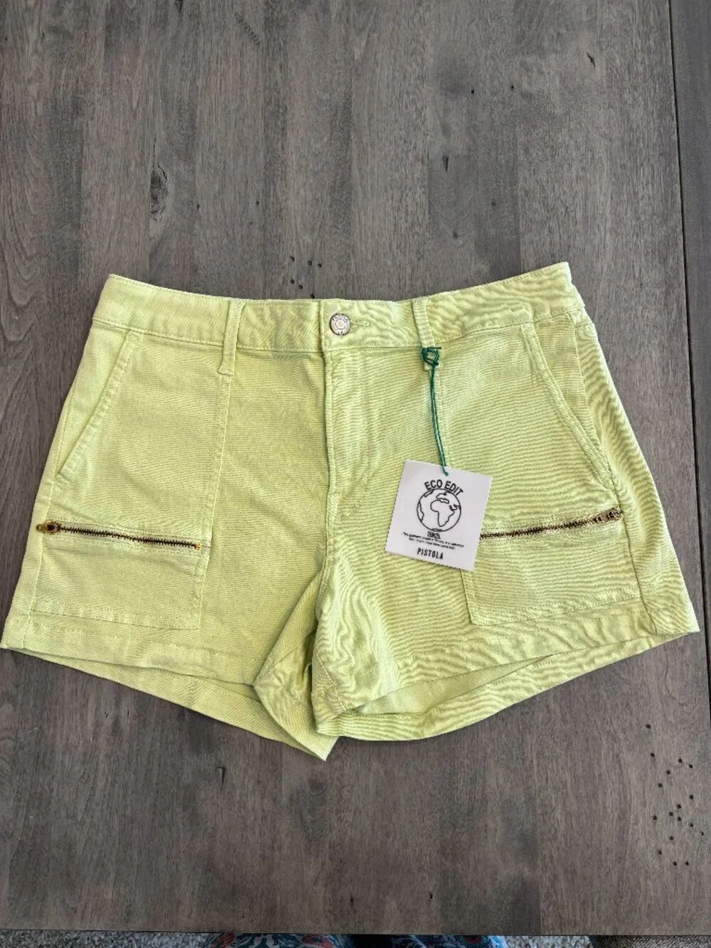 Pistola Women's Limeade stretch cargo short size 29-NEW